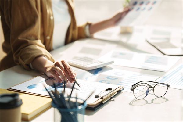 香港新冠病毒活跃程度处于高水平 专家：或因病毒株出现变异